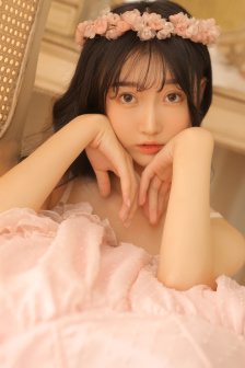 两个女人和一个男人是